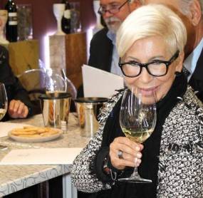 Italian wine and fashion: Anna Fendi dresses 21 Italian wines