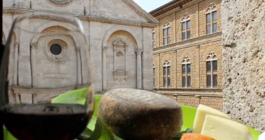 To each wine its Pecorino cheese for the perfect harmony between Orcia DOC and Cacio di Pienza
