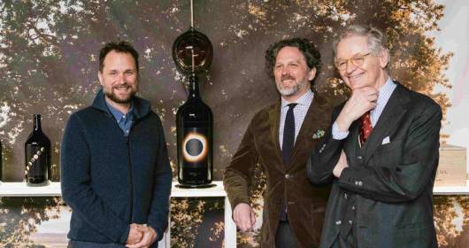 ORNELLAIA SOTHEBY'S BEATS AUCTION THE BOTTLES SIGNED BY TOMÁS SARACENO