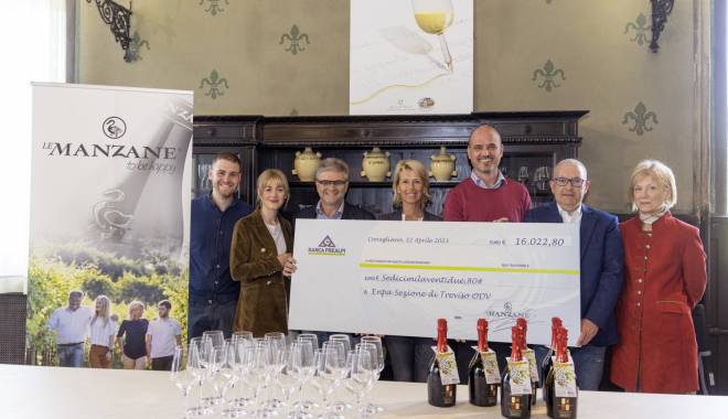 The Le Manzane winery donates a check for 16,000 euros to Enpa