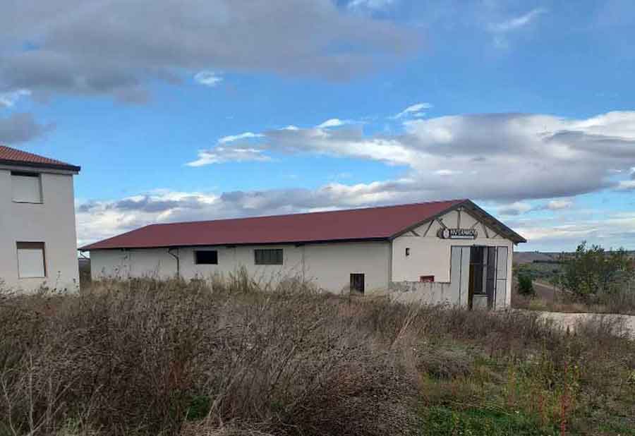 The area is affected by the cultivation of the Aglianico DOC/DOCG and Moscato vines.