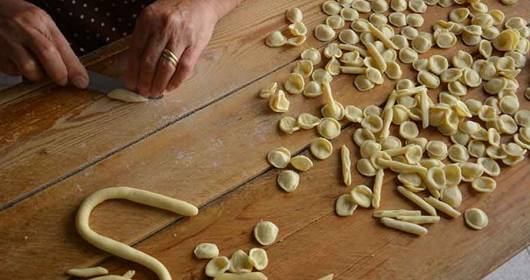 Orecchiette in the 'nchiosce 2023, the great party of the Apulian 'queen' is underway