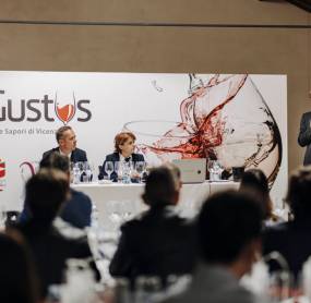 Gustus – Wines and Flavors of Vicenza: the Colli Berici Doc celebrates 50 years with music, tastings and finger food