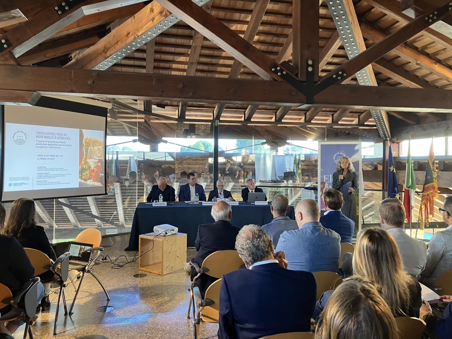 Asolo Montello presents 'Enoteca Diffusa', a project that highlights the winery's two "souls": production and tourism. 